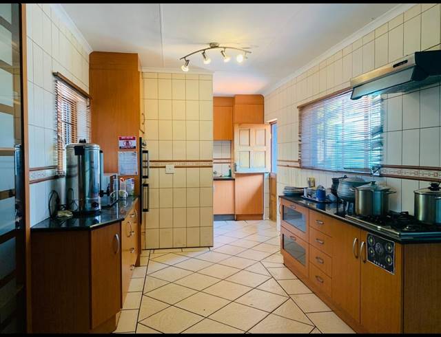 6 BEDROOM HOUSE FOR SALE IN VANDERBIJLPARK SE 2